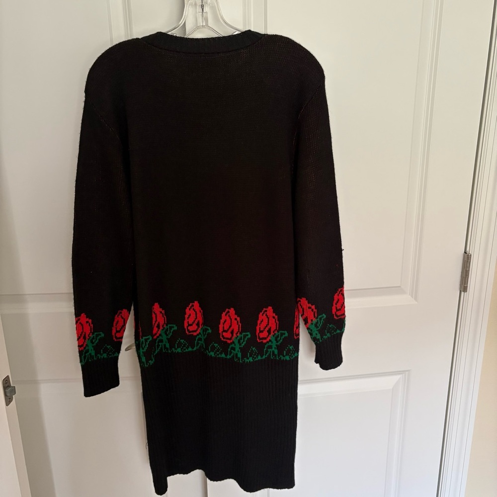 Chic Black Dress with Red Rose Design - Picture 5 of 9